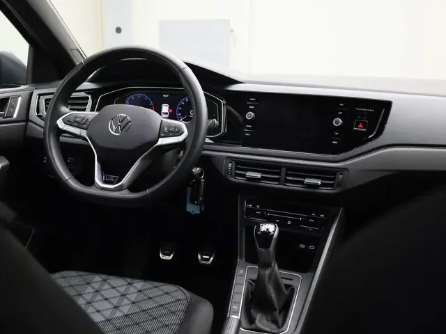 Volkswagen Polo 1.0TSI/95PK R-Line 2024 Benzine 33
