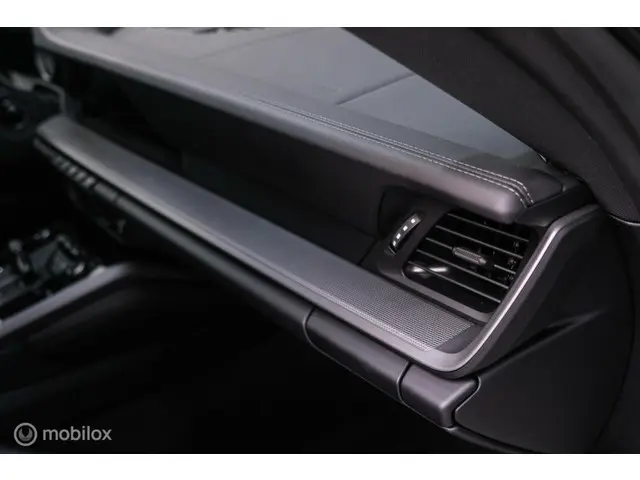 Porsche 911 3.0 Carrera 2020 Benzine 32