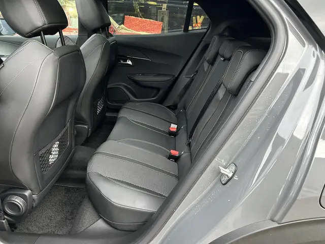 Peugeot 2008 1.2 Hybrid 145 GT 2025 Hybride Benzine 28