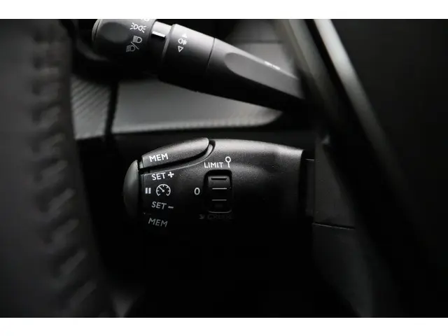 Peugeot 2008 1.2 PureTech 100 Allure 2024 Benzine 27