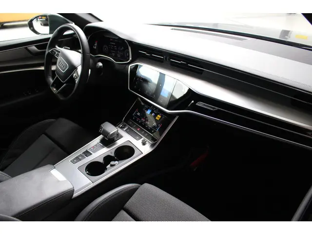 Audi A6 Avant 40 TFSI S-Line Competition 2023 Benzine 8