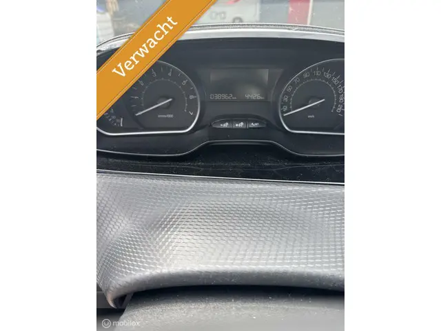 Peugeot 2008 1.2 PureTech Blue Lion 2018 Benzine 6