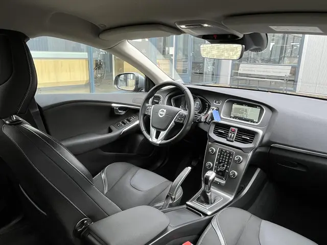 Volvo V40 2.0 T3 Momentum 2016 Benzine 4