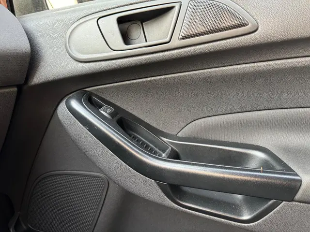 Ford Fiesta 1.25 Titanium 2015 Benzine 10