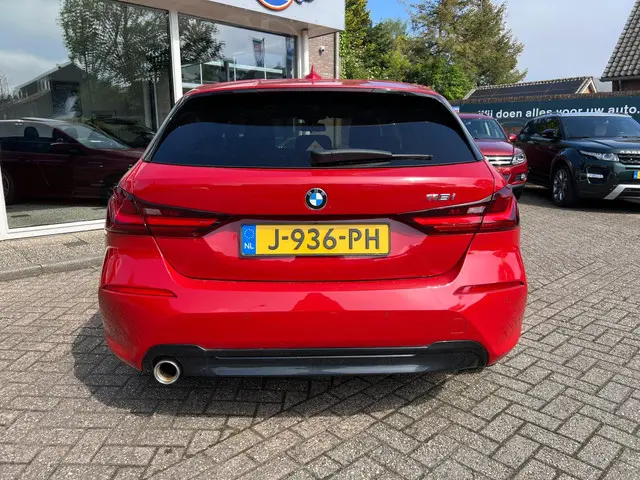 BMW 1 Serie 118i Executive Edition 2020 Benzine 27