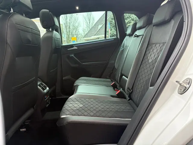 Volkswagen Tiguan 1.5 TSI R-Line Pano 2022 Benzine 18