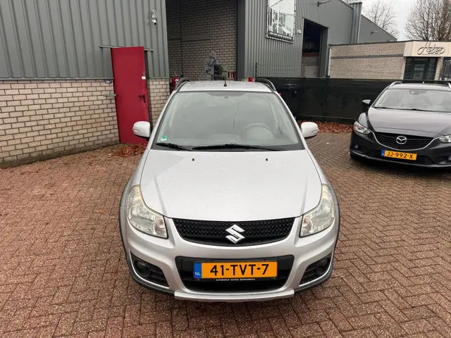 Suzuki SX4 1.6 Executive 2012 Benzine 3
