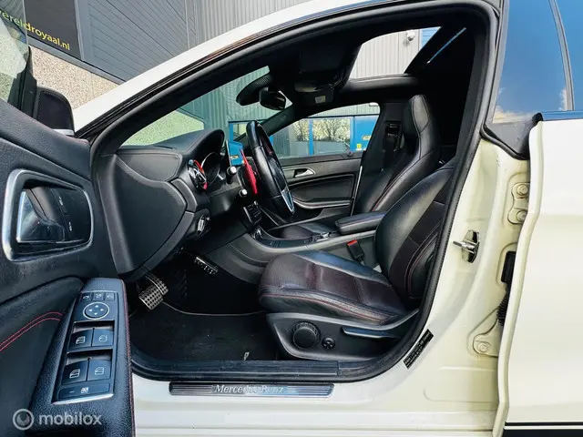 Mercedes-Benz CLA 250 Edition 1 2013 Benzine 16