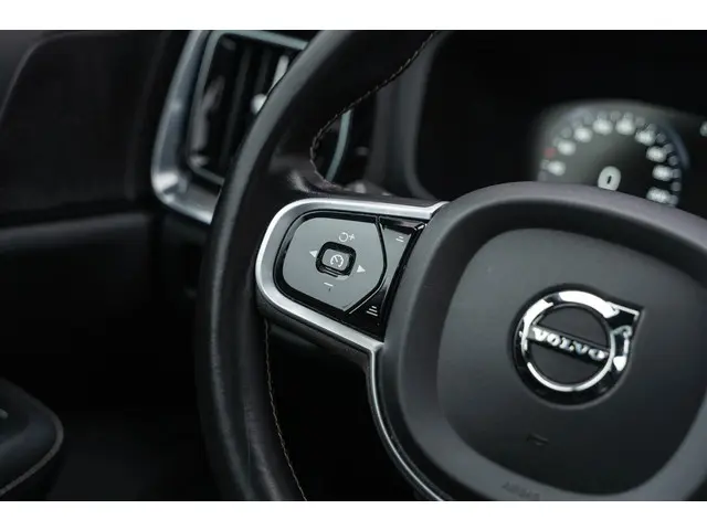 Volvo V60 B4 Geartronic R-Design 2020 Benzine 28