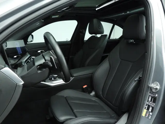 BMW 3 Serie Sedan 320e 2024 Hybride Benzine 7