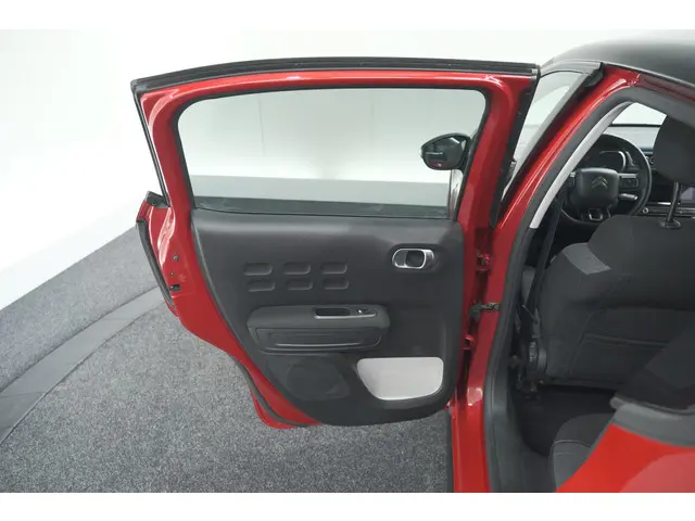 Citroën C3 PureTech 82 Shine 2020 Benzine 64