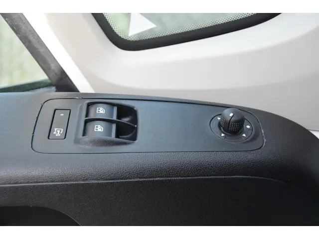 Peugeot Boxer Bestel 330 2.2 HDI L1H2 XR 2016 Diesel 15