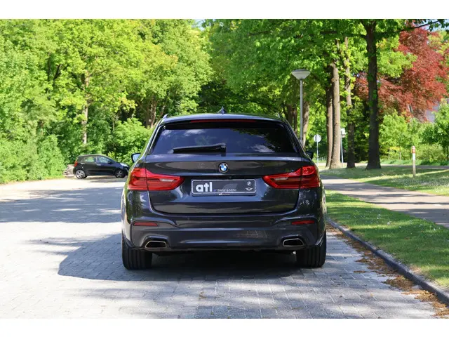 BMW 5 Serie Touring 530i High Executive 2020 Benzine 3