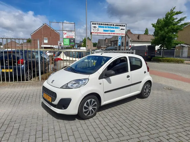 Peugeot 107 1.0 Access Accent 2013 Benzine 15