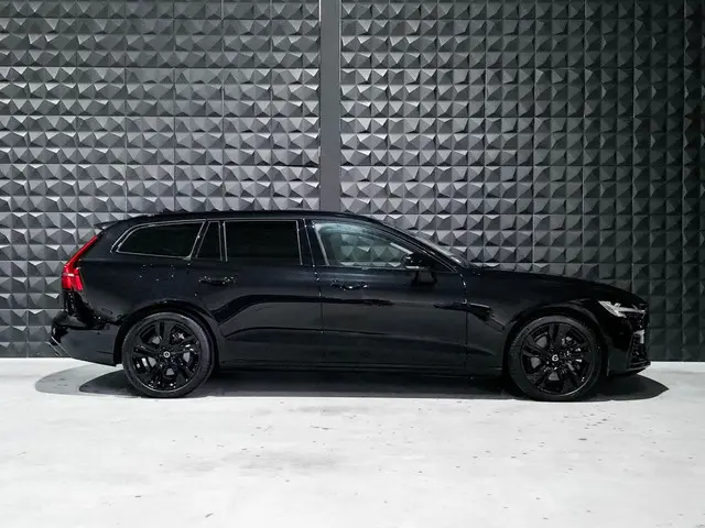 Volvo V60 2.0 T8 AWD Ultra Dark 2024 Hybride Benzine 3