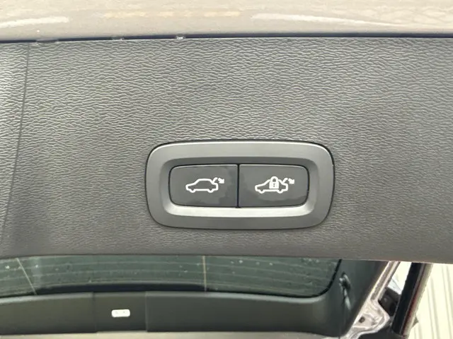 Volvo XC40 2.0 B4 Plus Dark 2025 Benzine 24