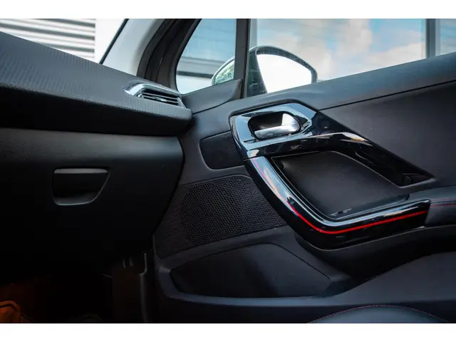 Peugeot 208 1.2 PureTech GT-Line 2018 Benzine 21