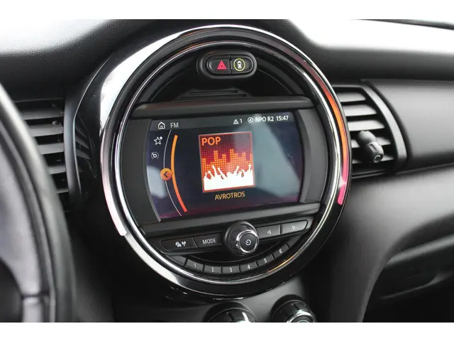 MINI One Mini 1.5 First Salt, Navigatie! 2018 Benzine 15