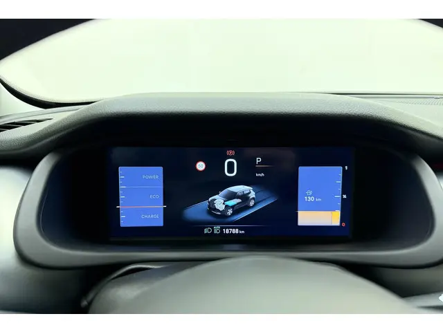 Jeep Avenger 1.2 e-Hybrid Summit 2025 Hybride Benzine 19