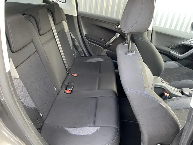 Peugeot 2008 1.2 PureTech Blue Lion 2018 Benzine 18