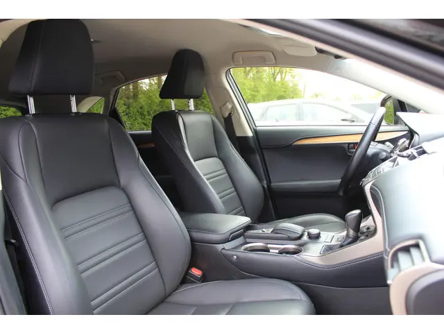 Lexus NX 300h AWD 25th Edition 2015 Hybride Benzine 12