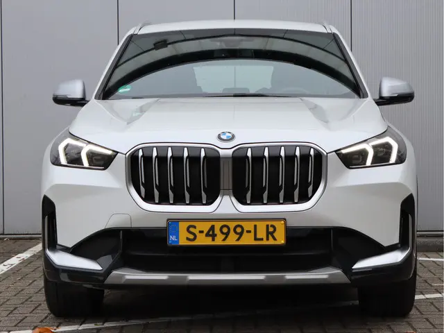 BMW X1 sDrive18i 2023 Benzine 6