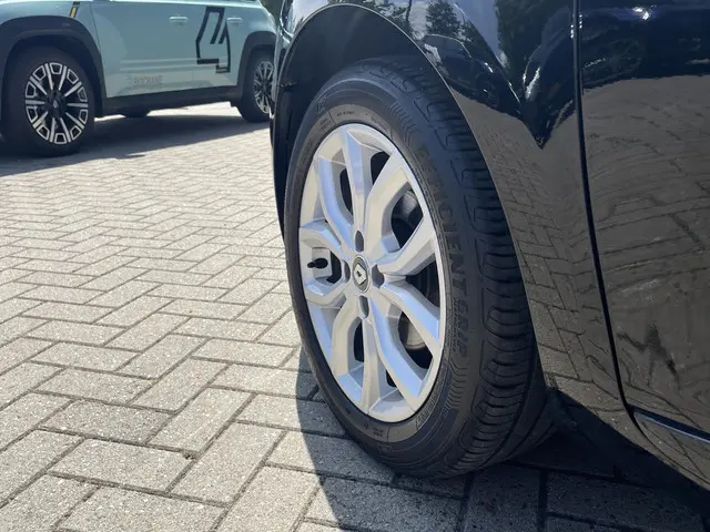 Renault Clio Estate 0.9 TCe Intens 2019 Benzine 19