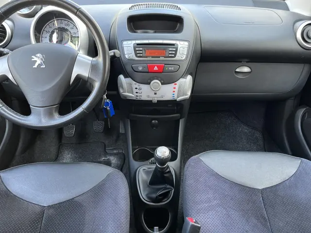 Peugeot 107 1.0 Black & Silver 2013 Benzine 50