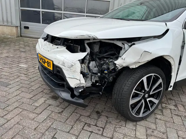 Nissan QASHQAI 1.2 Tekna - Front Schade - BPM 2014 Benzine 8