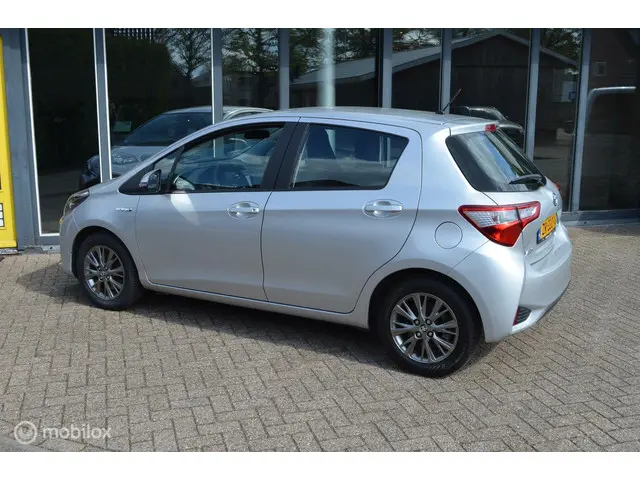 Toyota Yaris 1.5 VVT-i Dynamic Hybrid. "Sale" 2018 Benzine 5