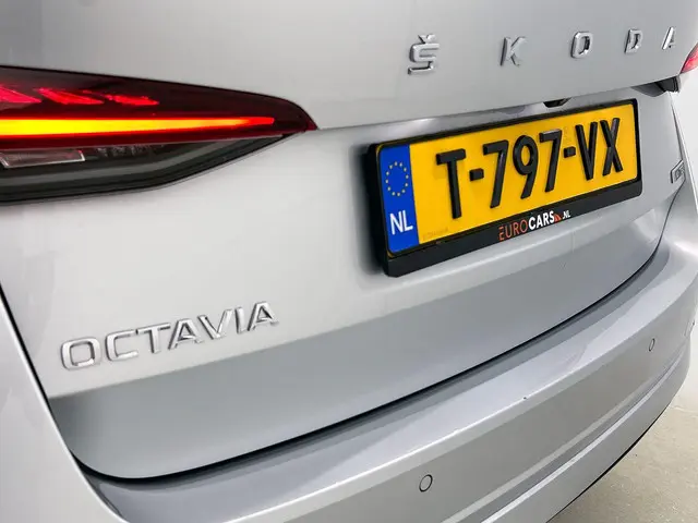 Škoda Octavia Combi 1.5 e-TSI DSG Style 2022 Benzine 29