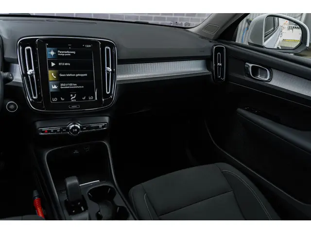 Volvo XC40 1.5 T2 Momentum Business 2021 Benzine 38