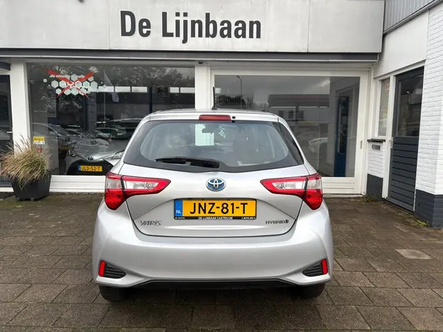 Toyota Yaris 1.5 Hybrid Design 2018 Hybride Benzine 8