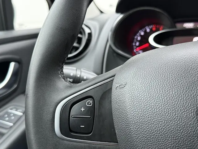 Renault Clio Estate 0.9 TCe Limited 2020 Benzine 33