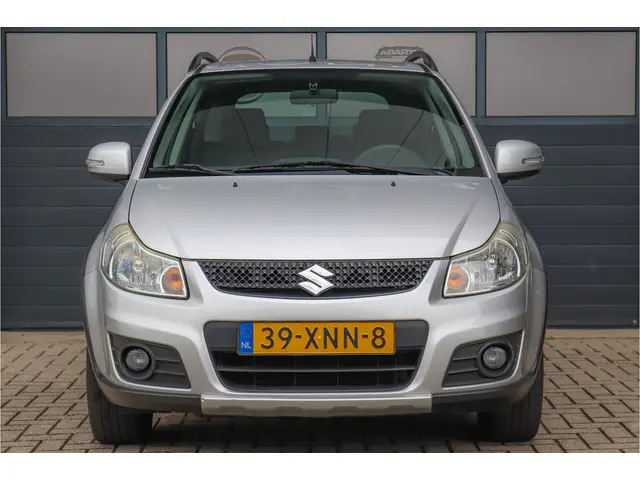 Suzuki SX4 1.6 Executive 2012 Benzine 6