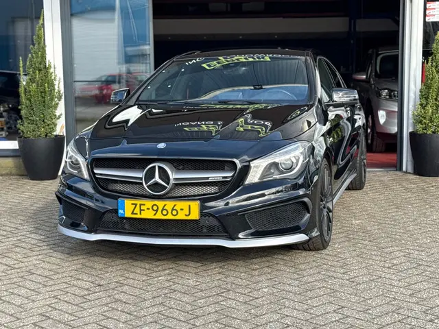 Mercedes-Benz CLA AMG 45 4MATIC 2015 Benzine 3