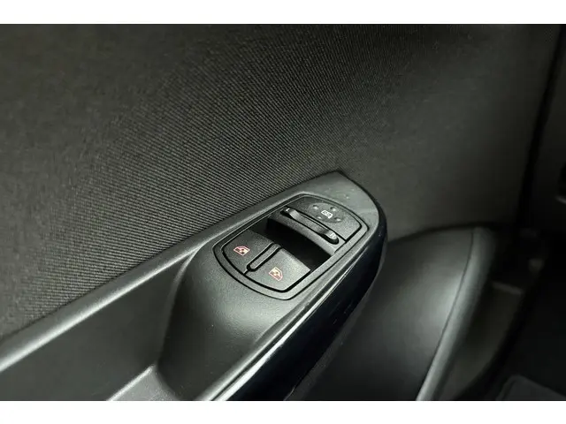 Opel Corsa 1.4 Black Edition 2018 Benzine 18