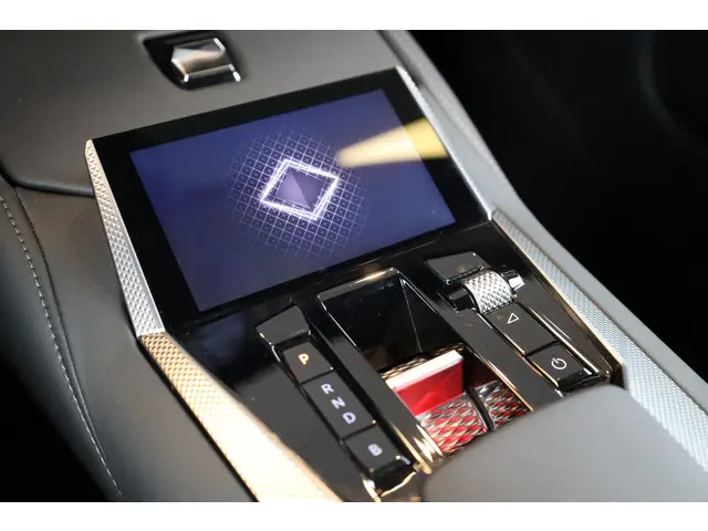 DS DS 4 e-Tense 225 'Etoile' 2024 Hybride Benzine 33