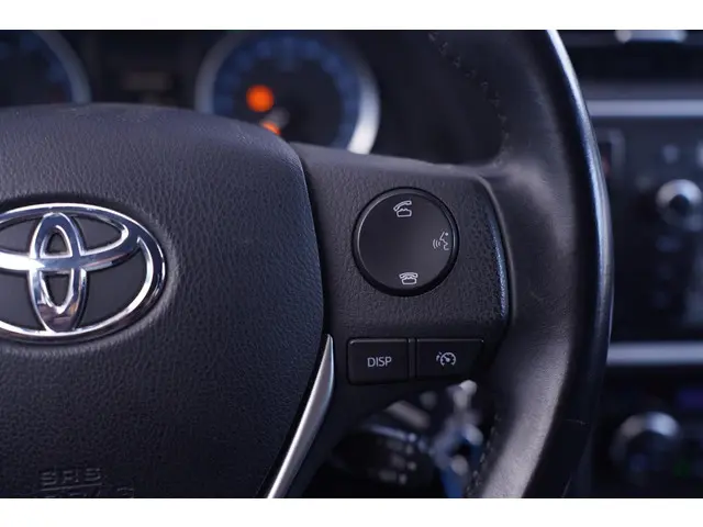 Toyota Auris 1.6 First Edition 2015 Benzine 17