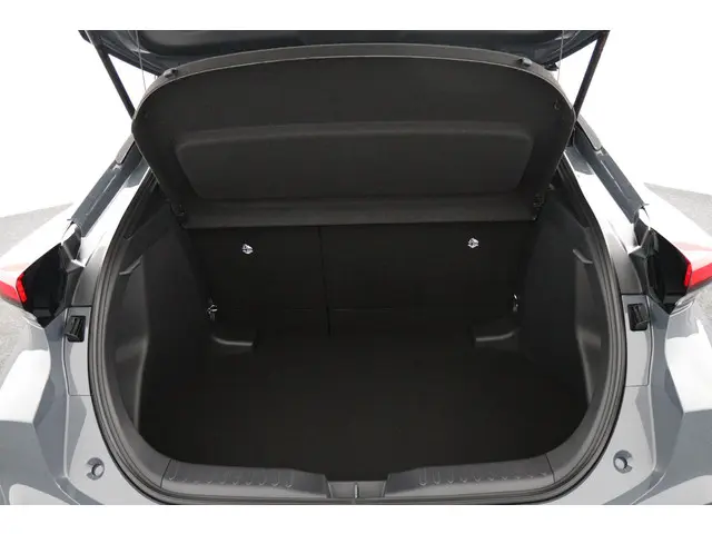 Toyota C-HR 1.8 Hybrid 140 Dynamic 2025 Hybride Benzine 23