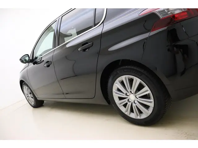 Peugeot 308 1.2 PureTech Allure 2018 Benzine 16