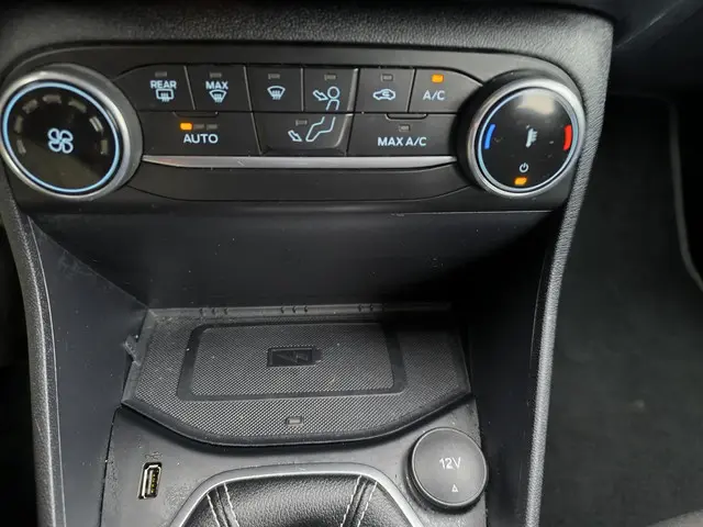 Ford Fiesta 1.0 EcoBoost Hybrid Titanium 2022 Benzine 31