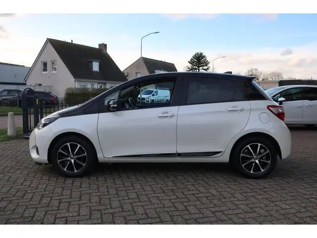 Toyota Yaris 1.5 VVT-i Dynamic 2019 Benzine 4