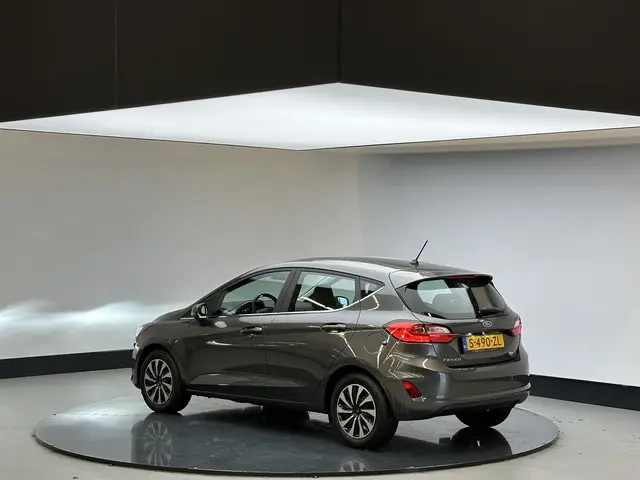 Ford Fiesta 1.0 EcoBoost Hybrid Titanium 2023 Benzine 2