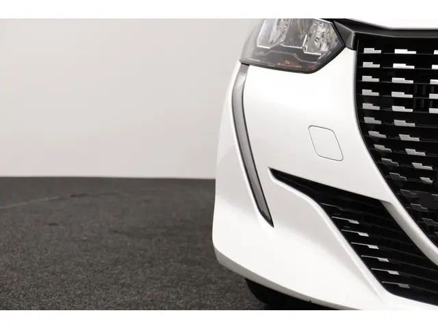 Peugeot 208 1.2 T 100pk Allure - DAB/Ecc/Apple 2021 Benzine 34