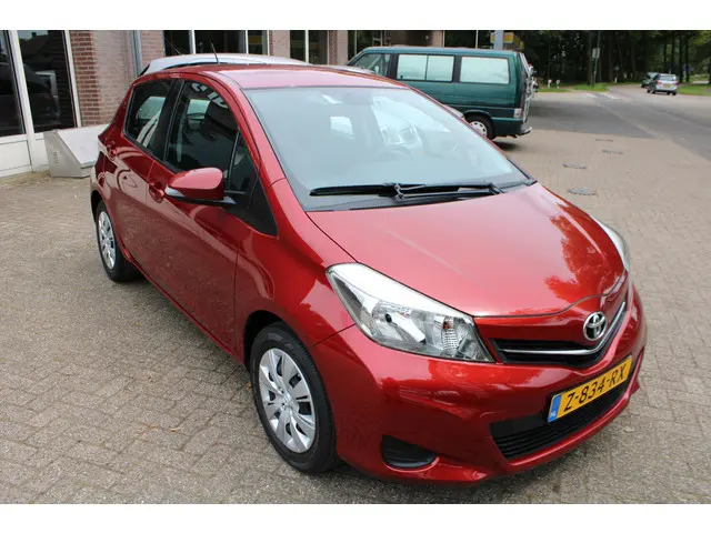 Toyota Yaris 1.3 2013 Benzine 3