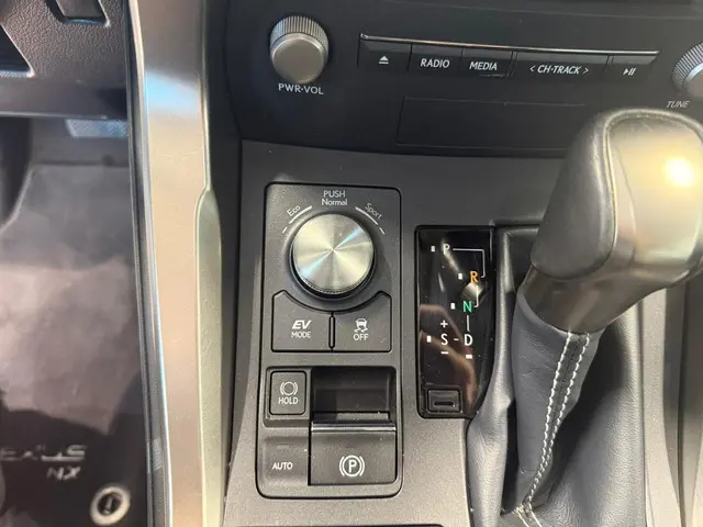 Lexus NX 300h AWD Business Line 2018 Hybride Benzine 9