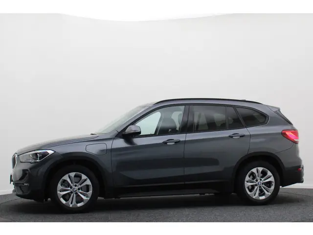 BMW X1 xDrive25e Executive 2021 Hybride Benzine 8