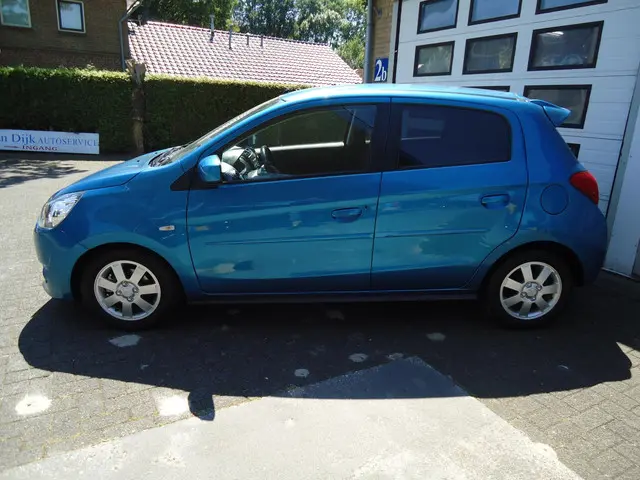 Mitsubishi Space Star 1.0 Intense 2014 Benzine 2
