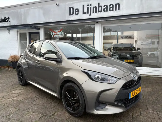 Toyota Yaris 1.5 Hybrid Dynamic 2023 Hybride Benzine 9